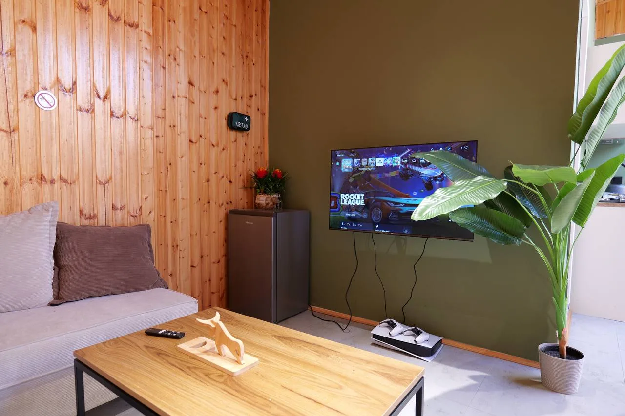 Sky Cabins Ranch 的 Skyview Olive Cabin 内的 PlayStation 5